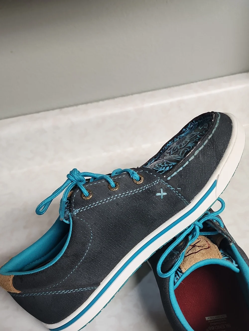Twisted Teal Black Floral Canvas Sneakers womens 8.5 number 2018